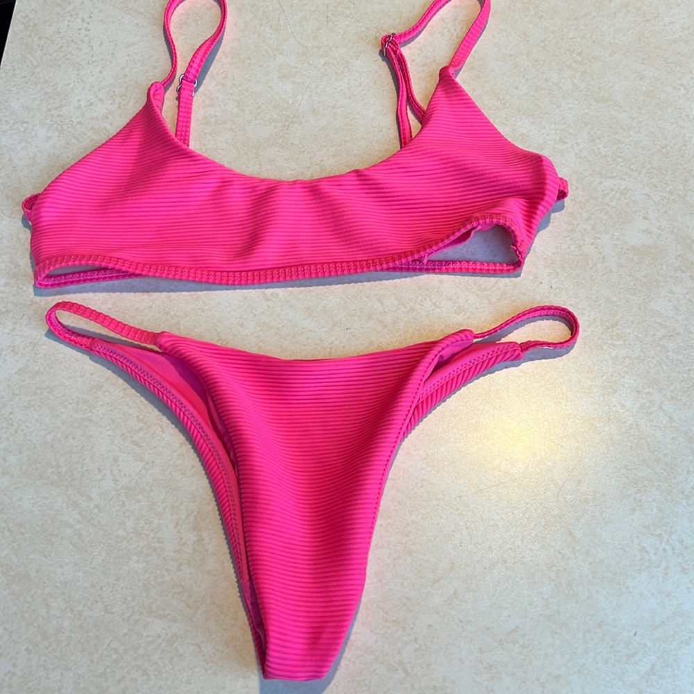 Tilly’s pink ribbed bikini set